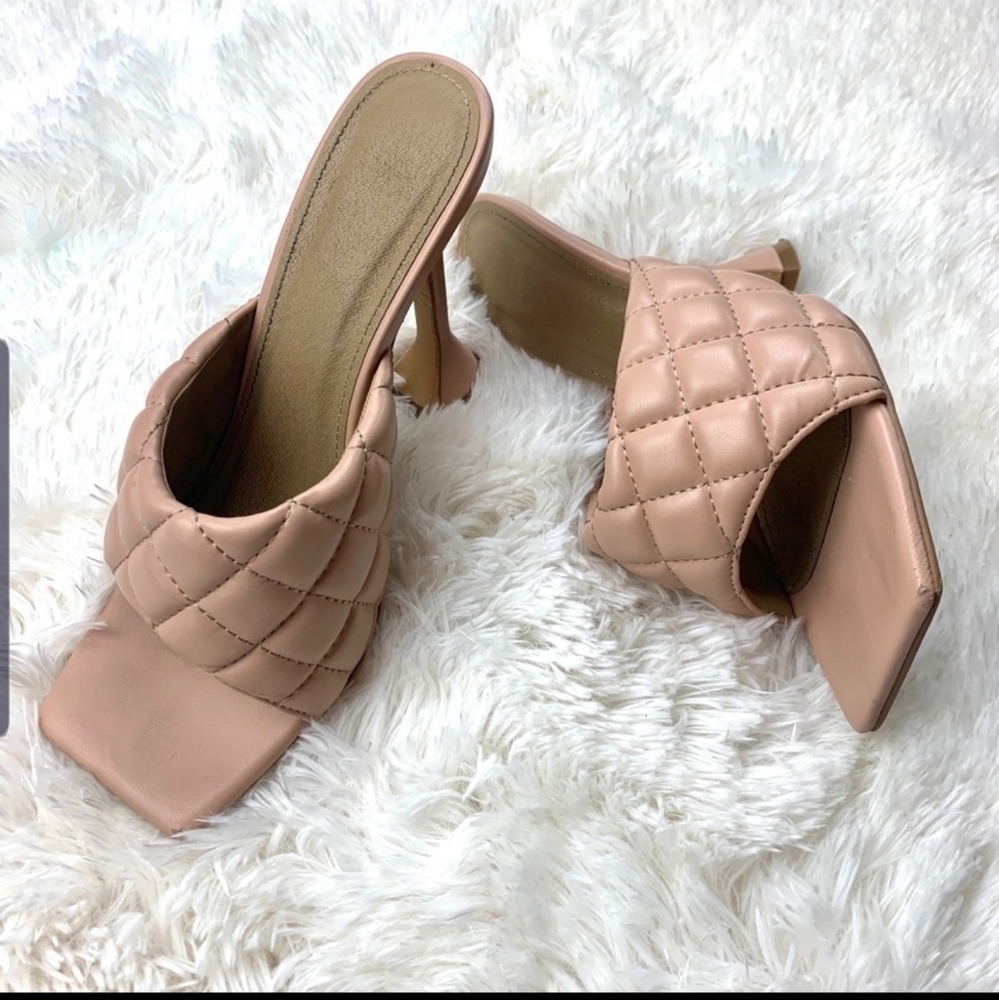 Square quilted martini heel